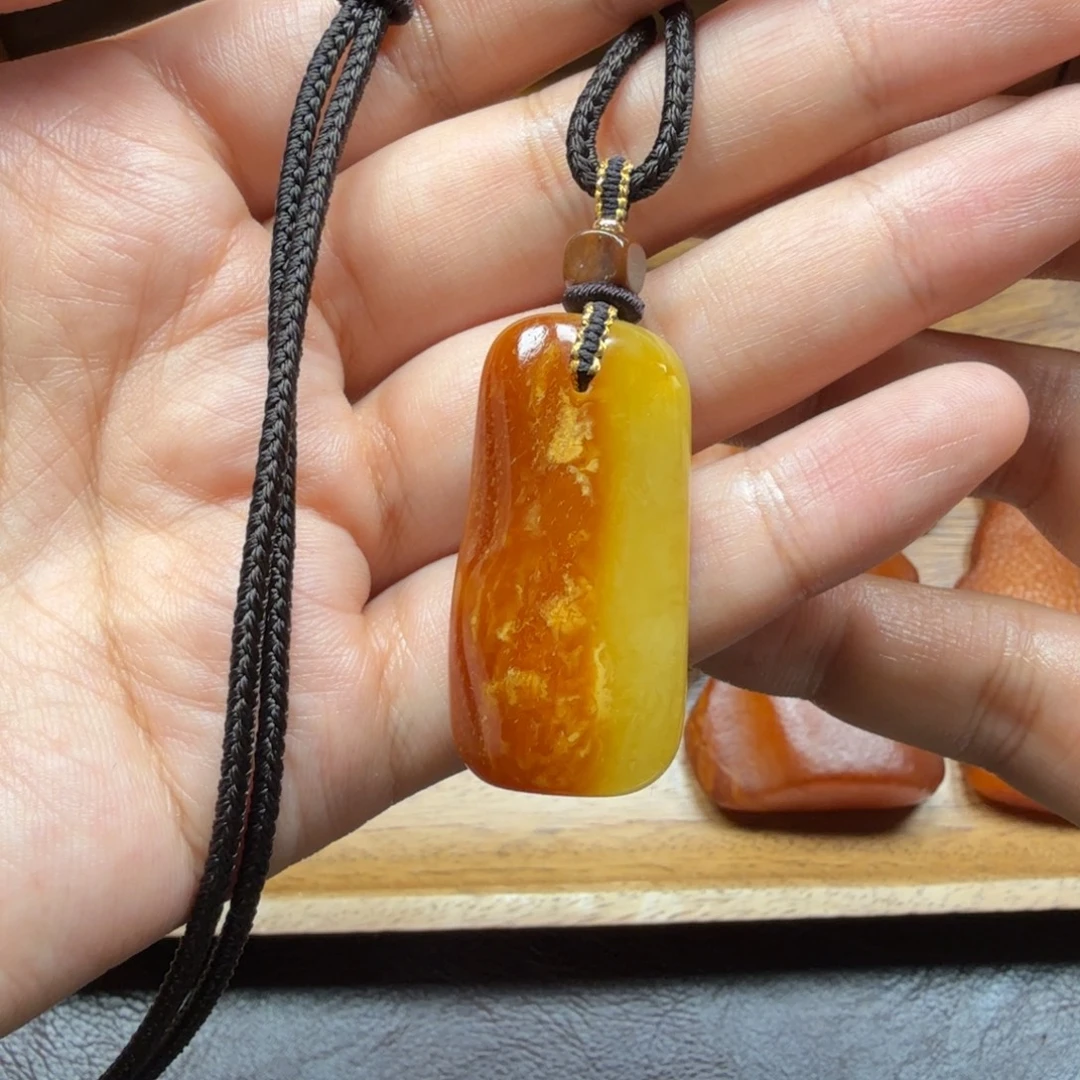 琥珀吊坠(赠链)未镶嵌
