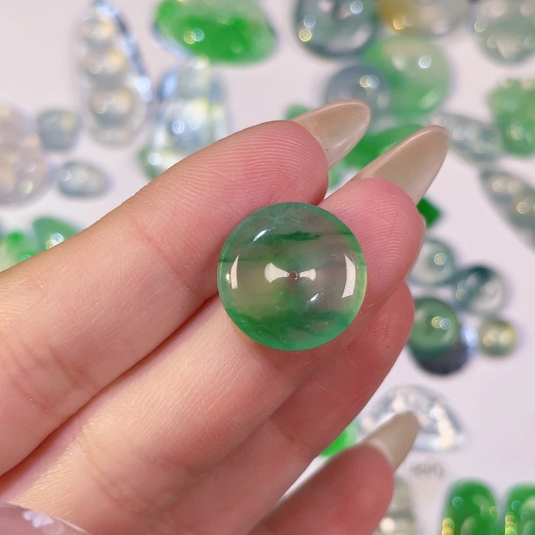 翡翠未镶嵌颈饰裸石