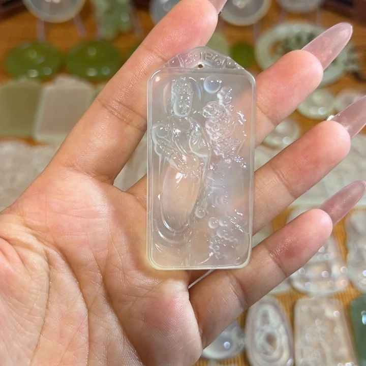未镶嵌蛇纹石玉岫玉白冰挂件山水观音