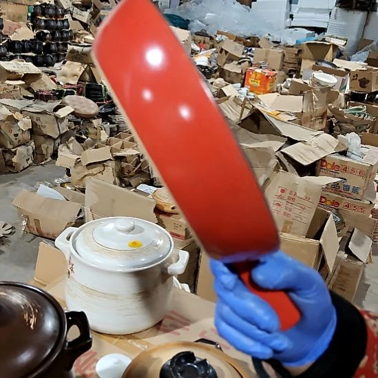 绿泥盘子碗茶壶啥都有