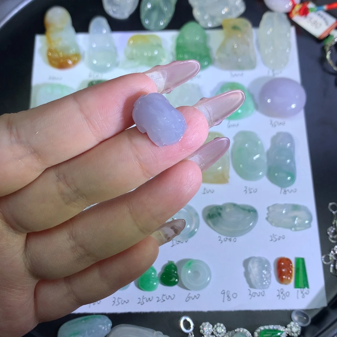 翡翠裸石未镶嵌紫貔貅