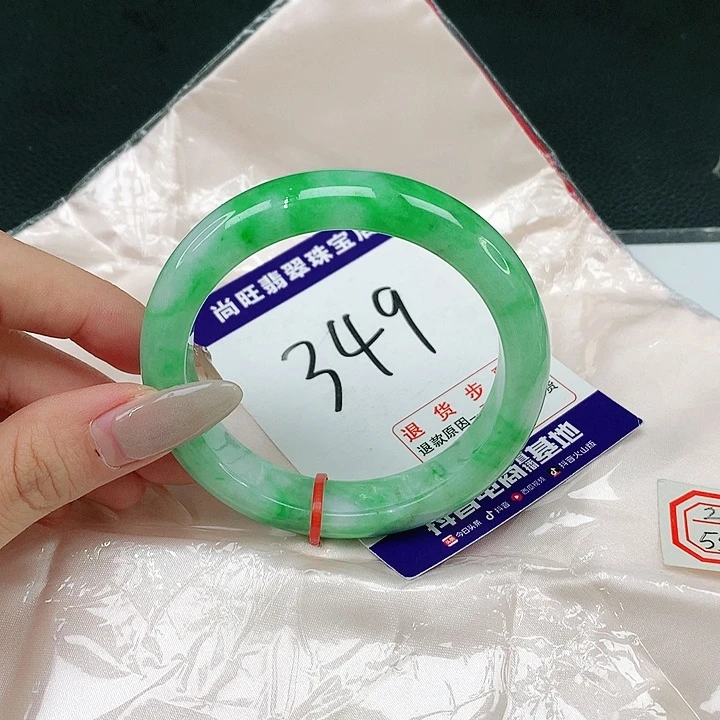 翡翠手镯未镶嵌翡翠12