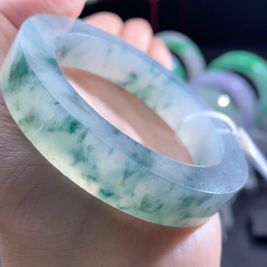 未镶嵌翡翠手镯定制翡翠