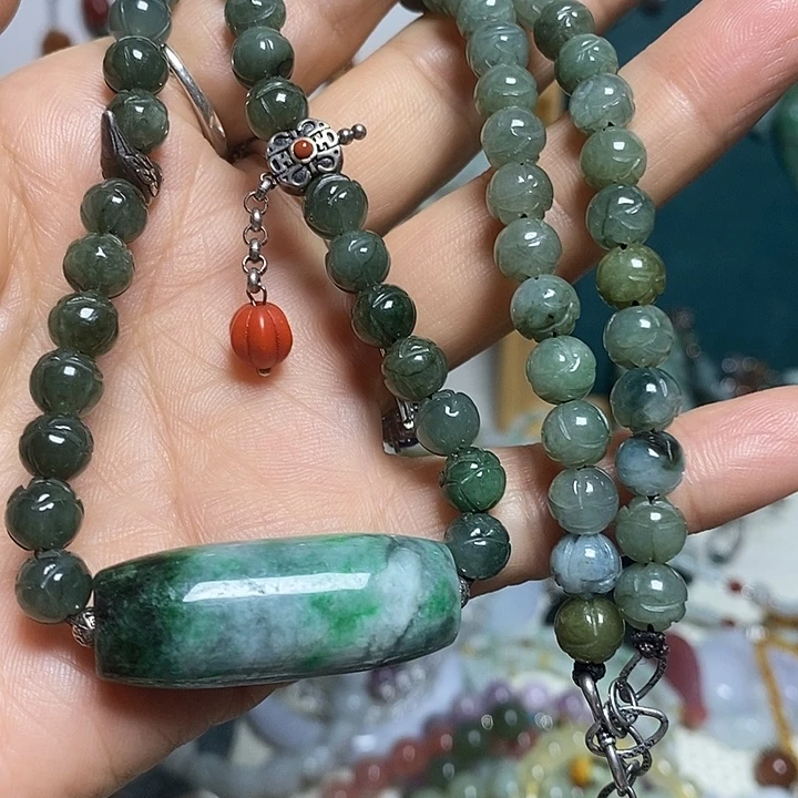 翡翠未镶嵌吊坠(赠链)