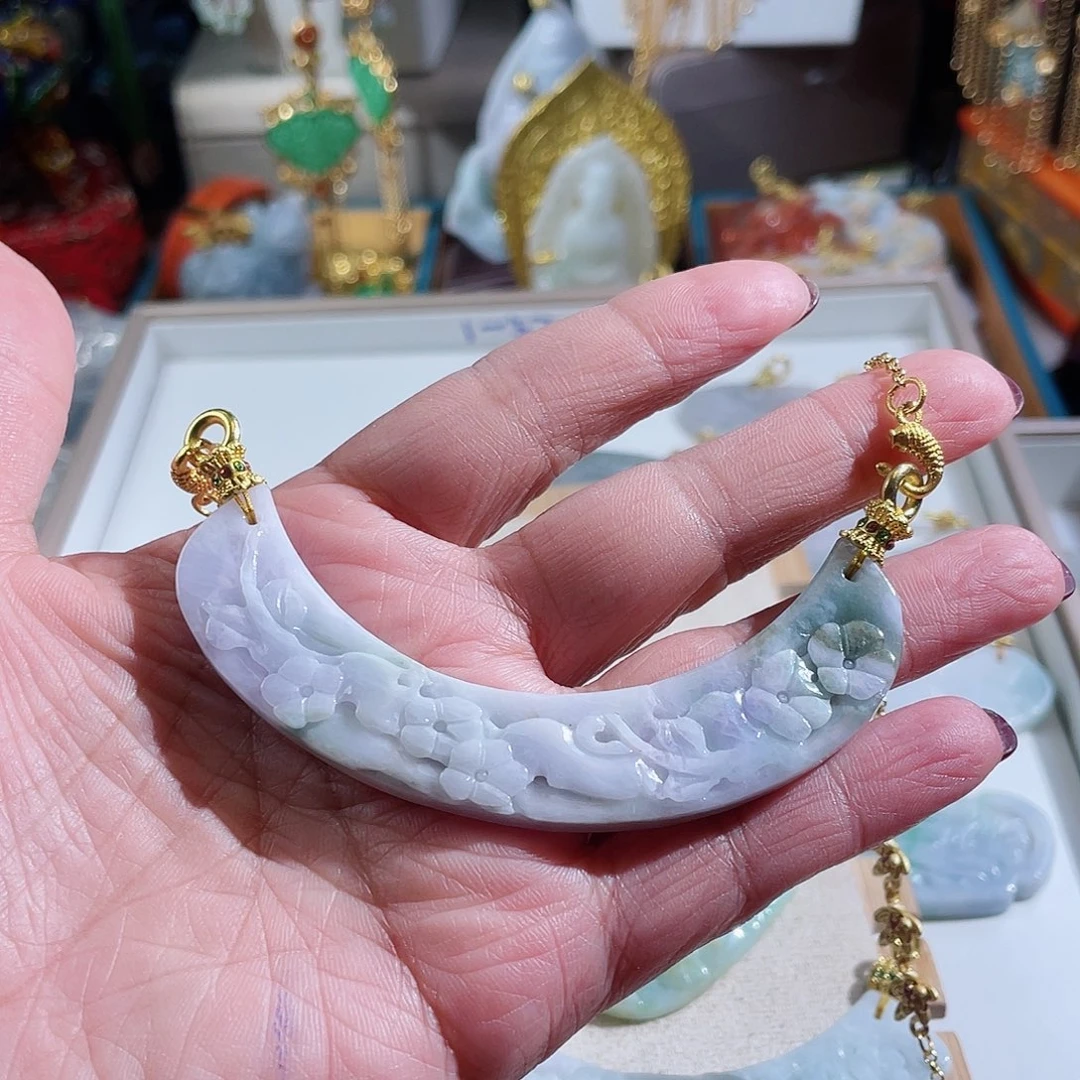 翡翠颈饰未镶嵌森****）翡翠冰弯弯