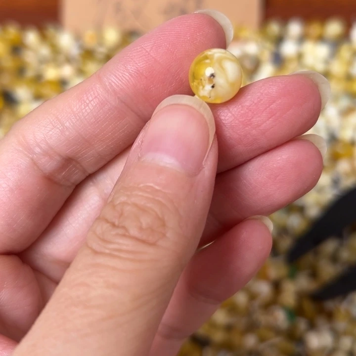 蜜蜡未镶嵌裸石10mm一个