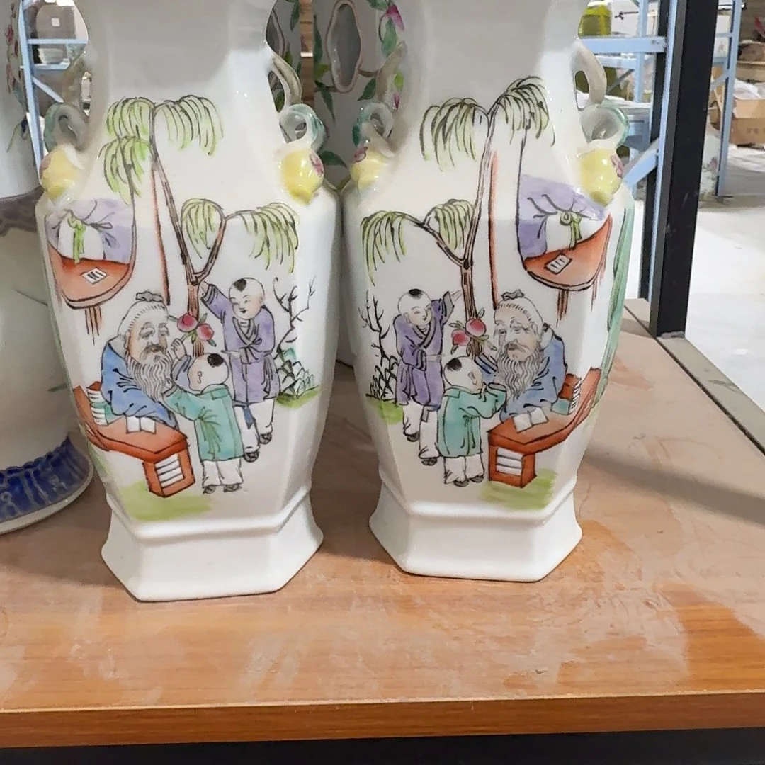瓷片摆件等物品进行检查并及时