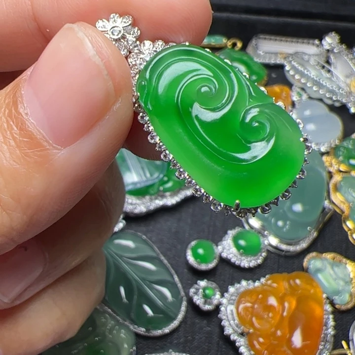 翡翠18K金镶嵌吊坠(不含链)