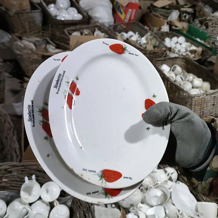 摆件盘子碗茶壶啥都有