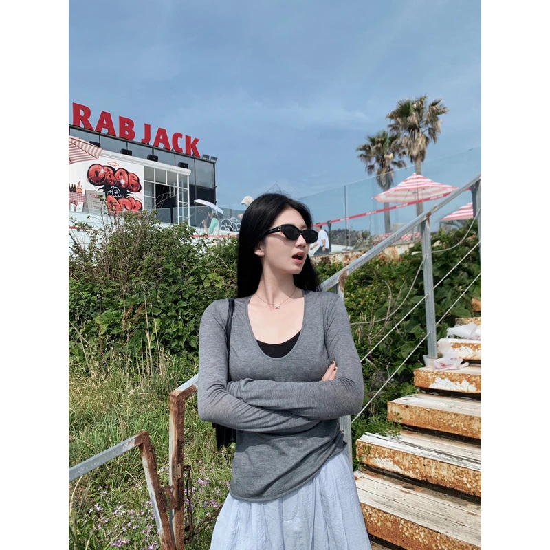 小君君布兰妮 轻松拿捏 松弛感v领长袖T恤弹力微透显瘦上衣女