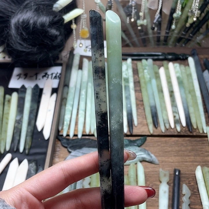 蛇纹石玉发饰合金介**?