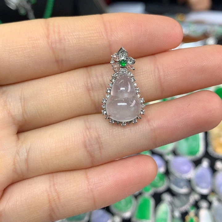 翡翠18K金镶嵌颈饰翡翠