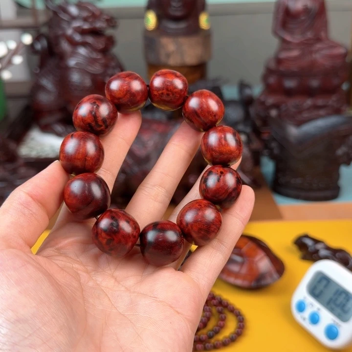脆***鲨檀香紫檀(小叶紫檀)