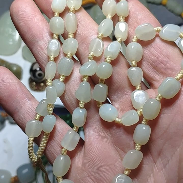 和田玉颈饰未镶嵌红*姐