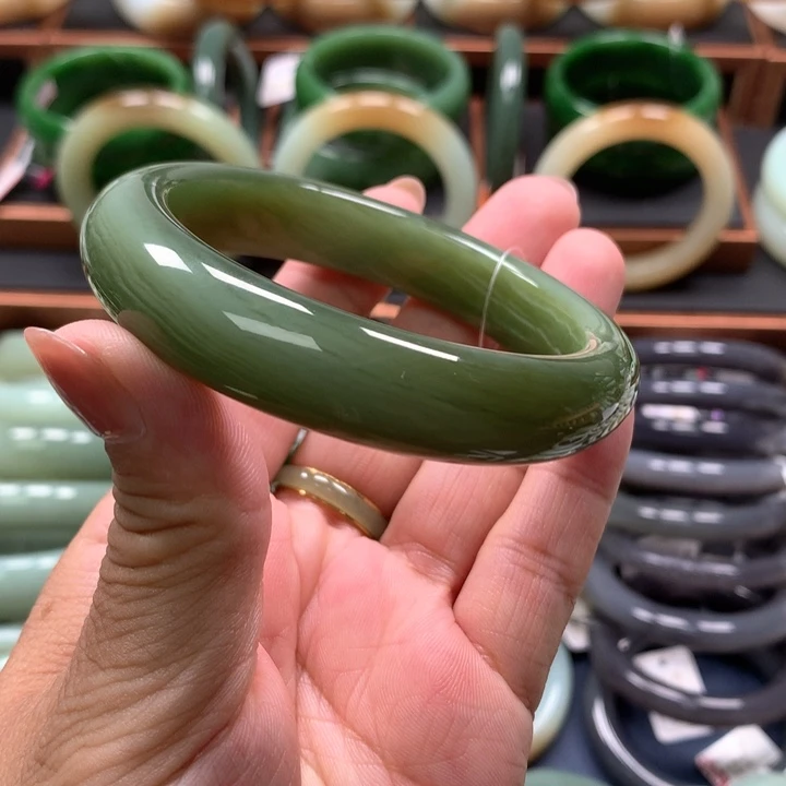 【闪购商品】未镶嵌手镯和田玉(碧玉)