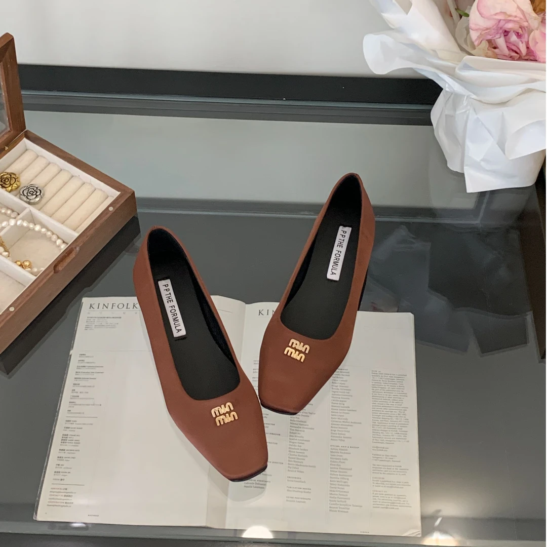 法式粗跟棕色单鞋平底鞋浅口女鞋2025新款春夏气质百搭通勤鞋