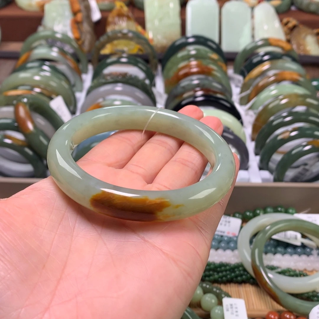 和田玉手镯未镶嵌逐**行