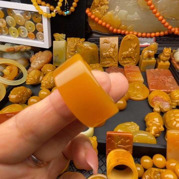 石英质玉（黄龙玉）合金颈饰
