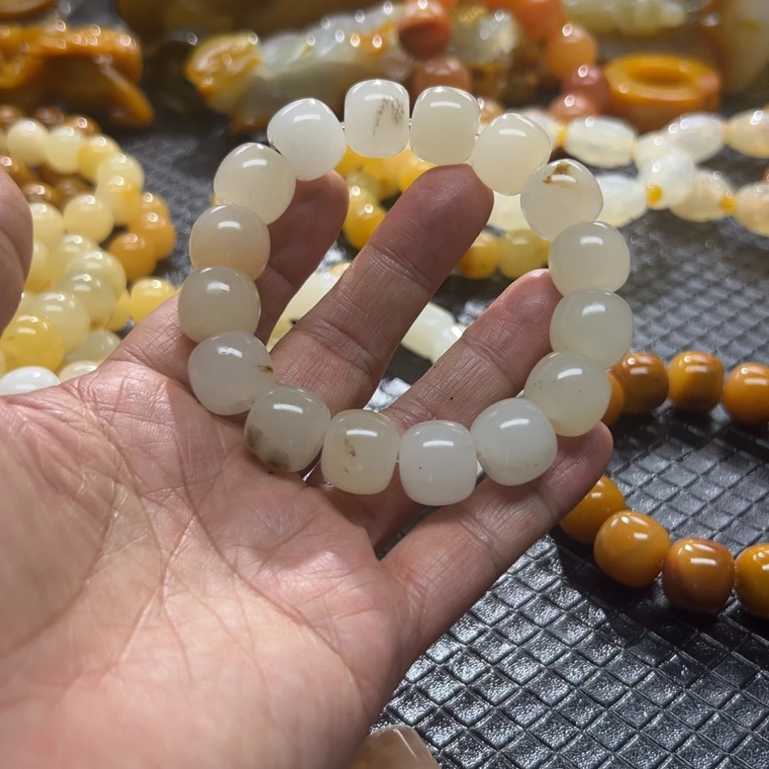 石英质玉未镶嵌颈饰