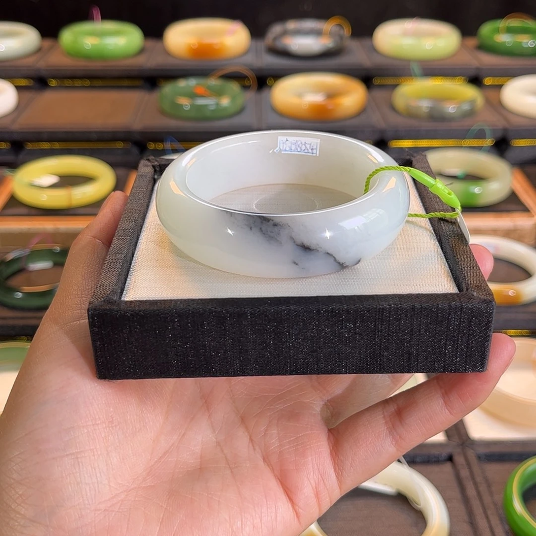 和田玉未镶嵌手镯青花宽版