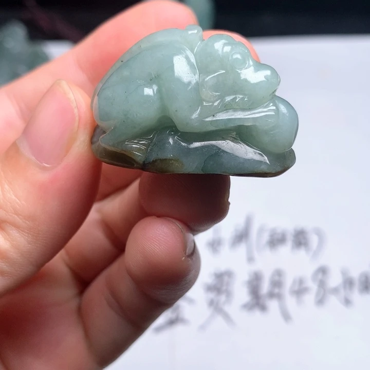 翡翠未镶嵌颈饰猴子6