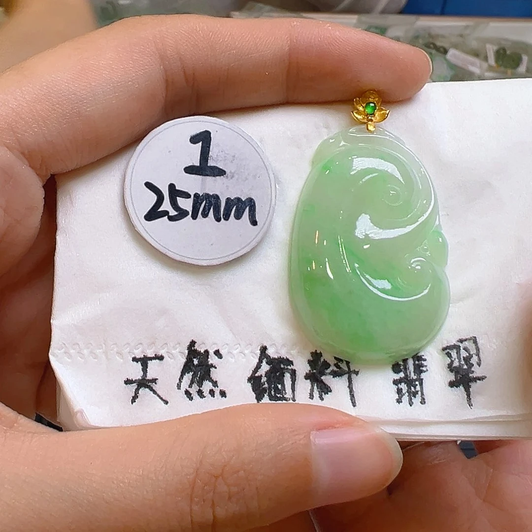 翡翠颈饰18K金镶嵌翡翠
