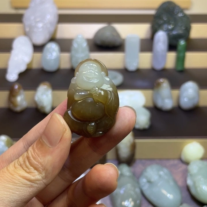 和田玉未镶嵌颈饰且末糖佛公