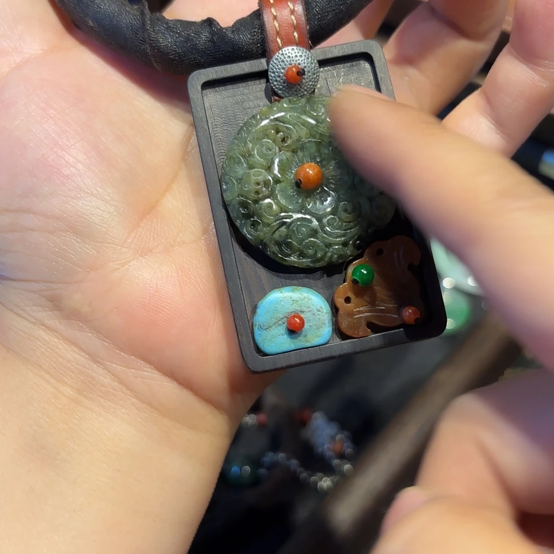 翡翠未镶嵌颈饰我