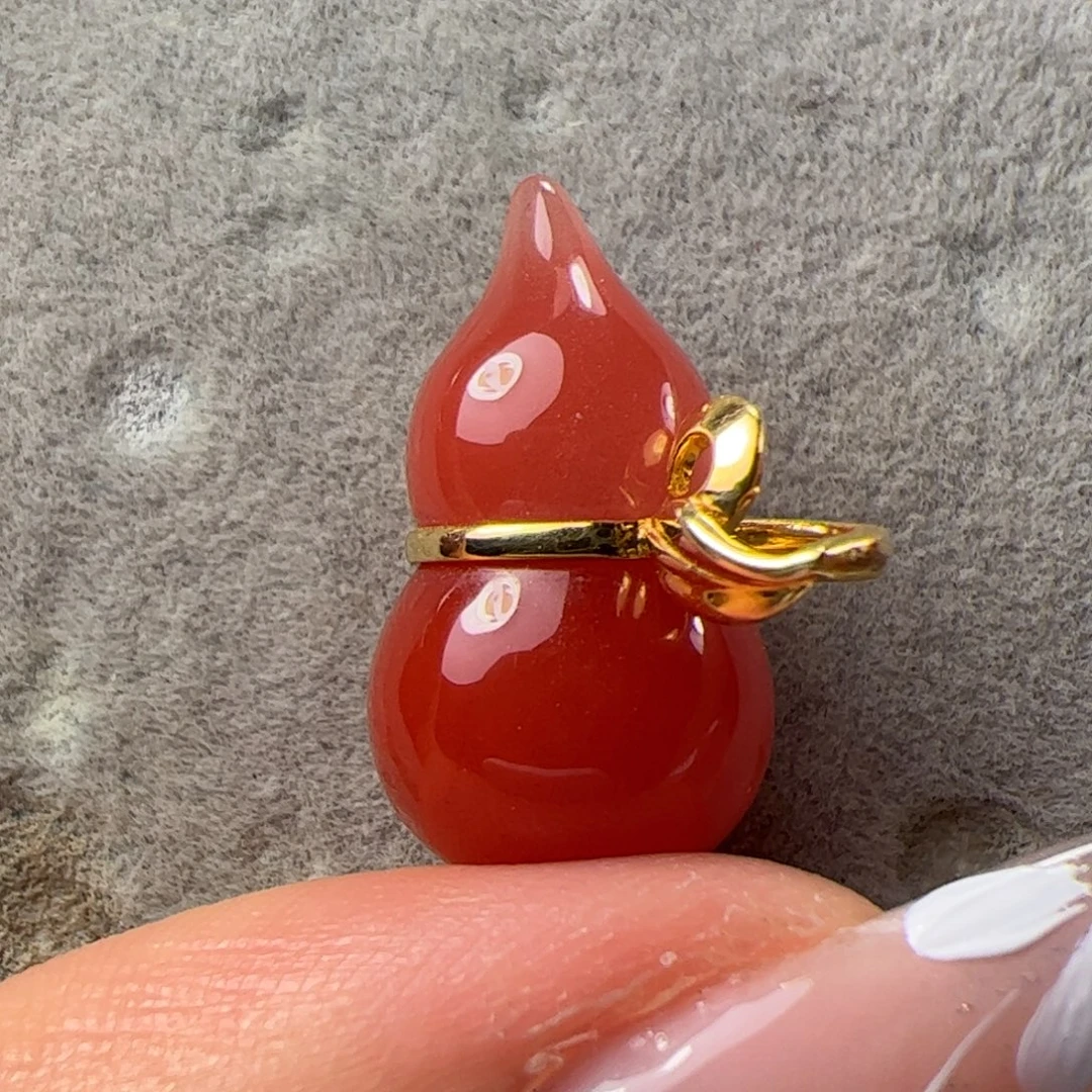 南红玛瑙18K金镶嵌葫芦吊坠