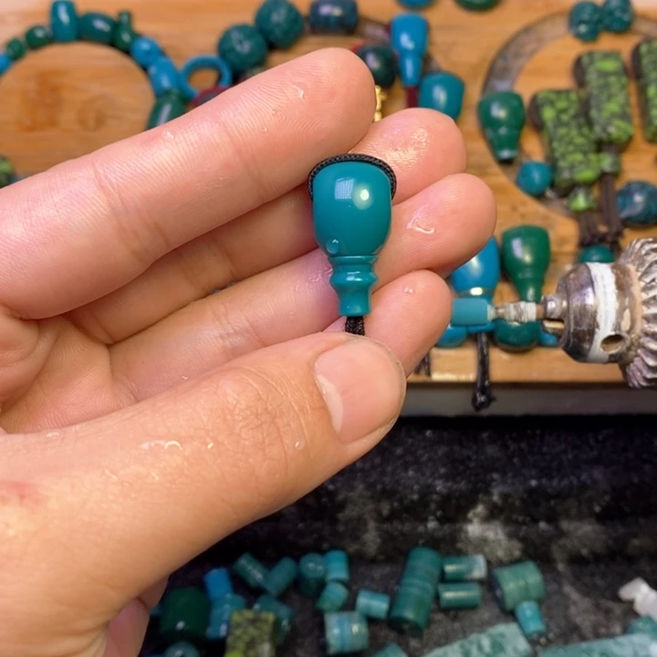 颈饰琉璃果冻绿三通