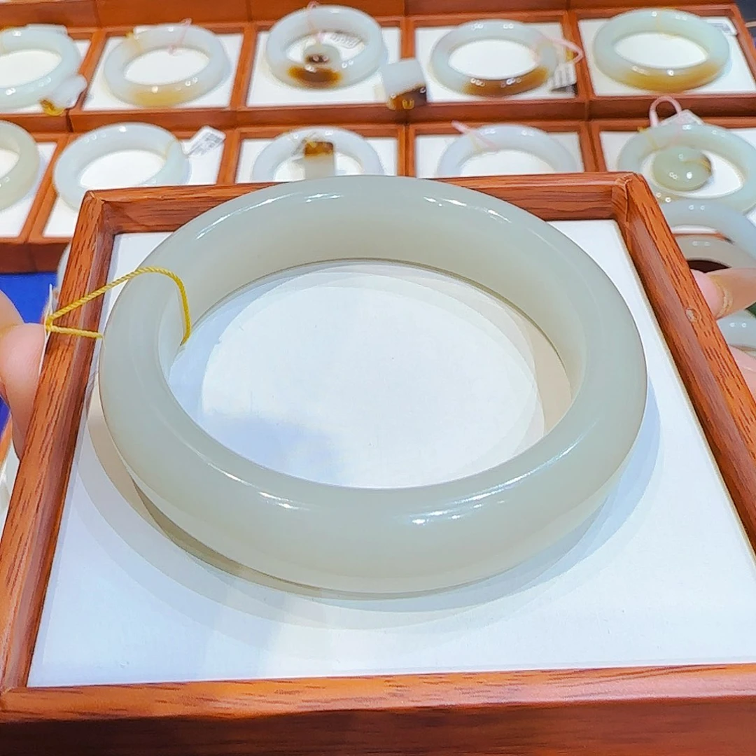 和田玉手镯未镶嵌且末暖青白57 58 59