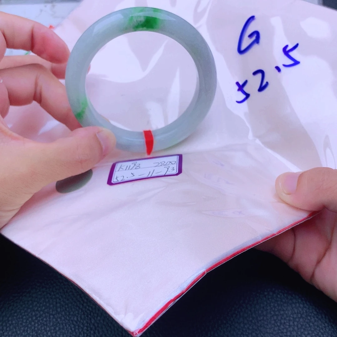 翡翠手镯未镶嵌翡翠