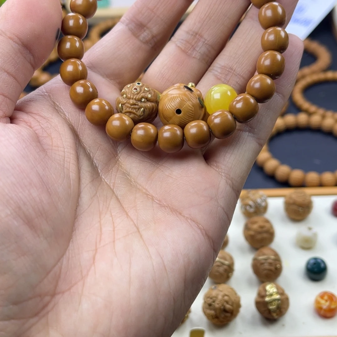 卡***喂猴头核桃吊坠老型加配饰