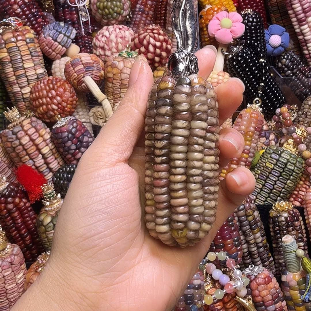 三***.非金属浅色黑丝文玩玉米。