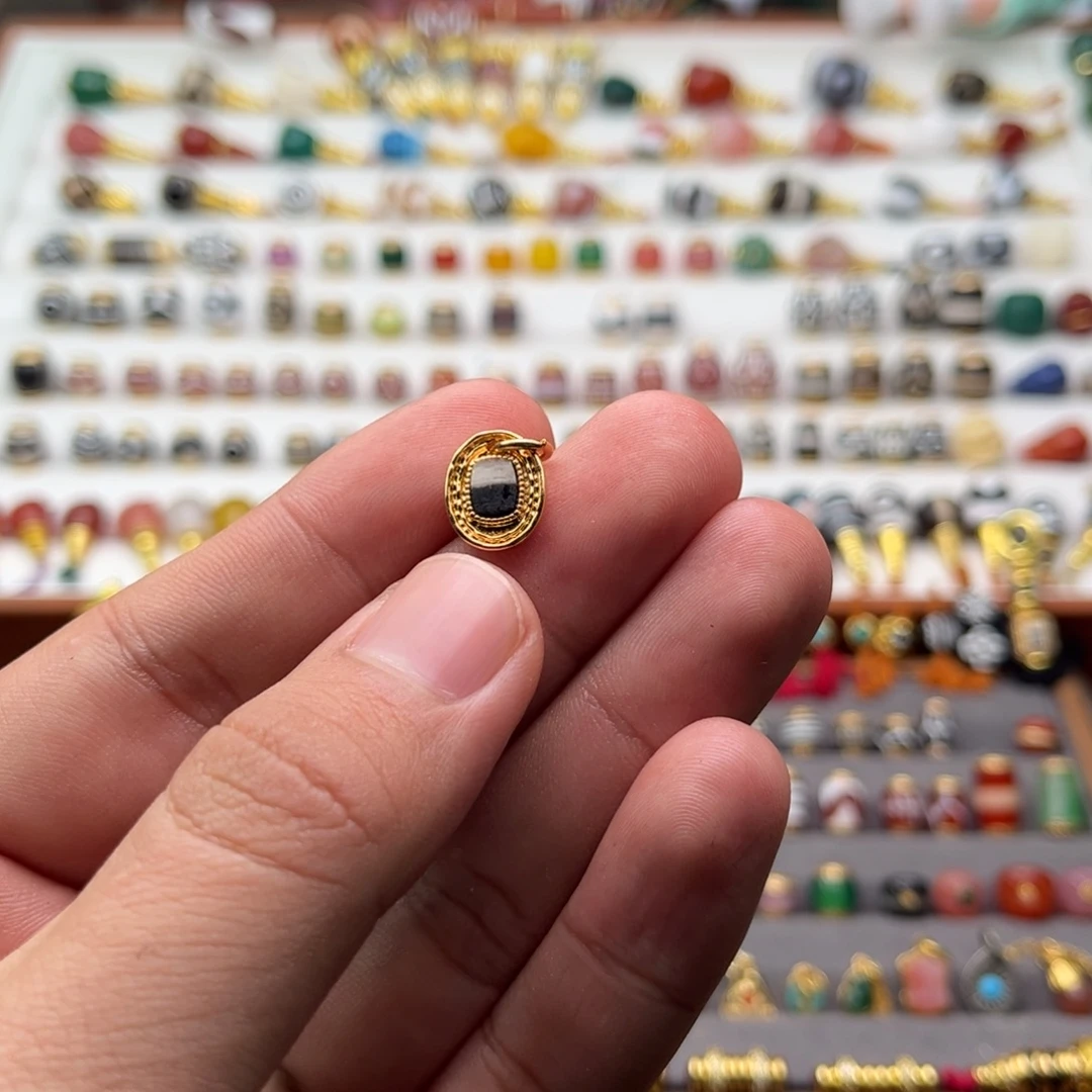 白***马玛瑙/玉髓未镶嵌单珠