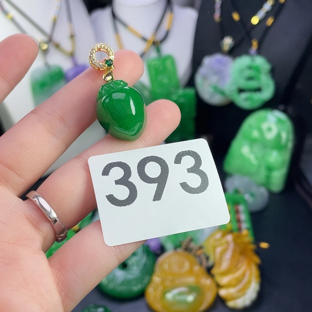 翡翠未镶嵌吊坠(赠链)