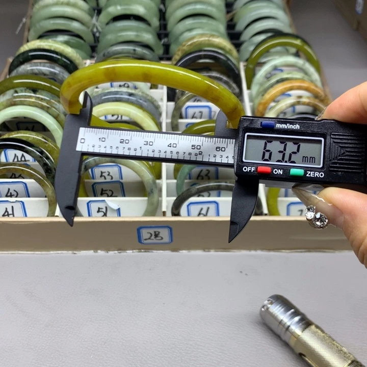 未镶嵌蛇纹石玉手镯65