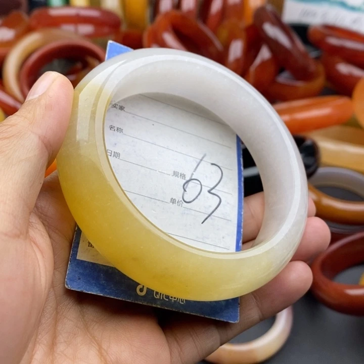 未镶嵌手镯石英质玉