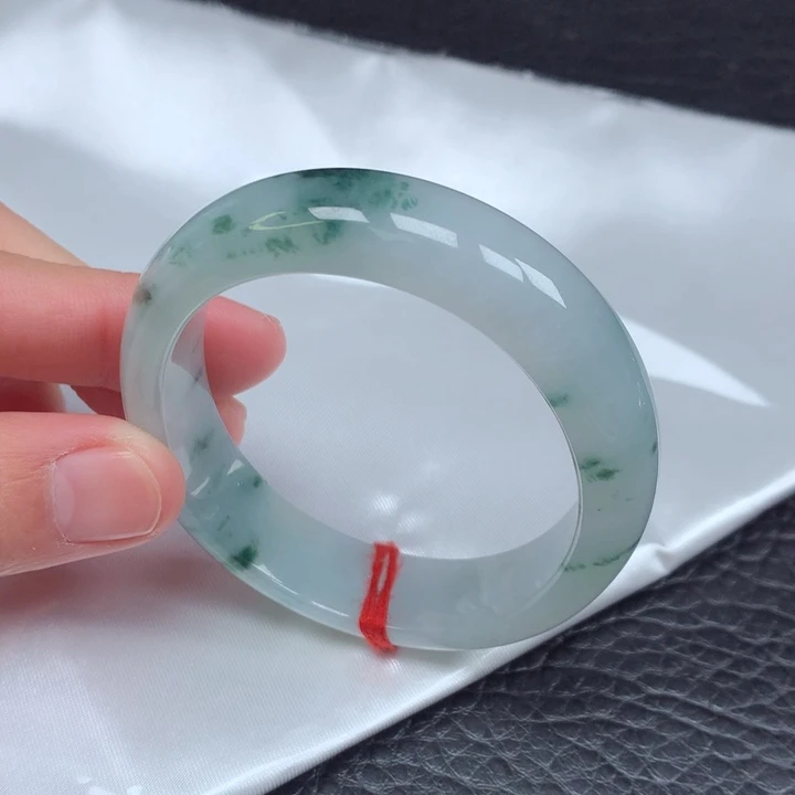 翡翠手镯（贵妃镯）未镶嵌