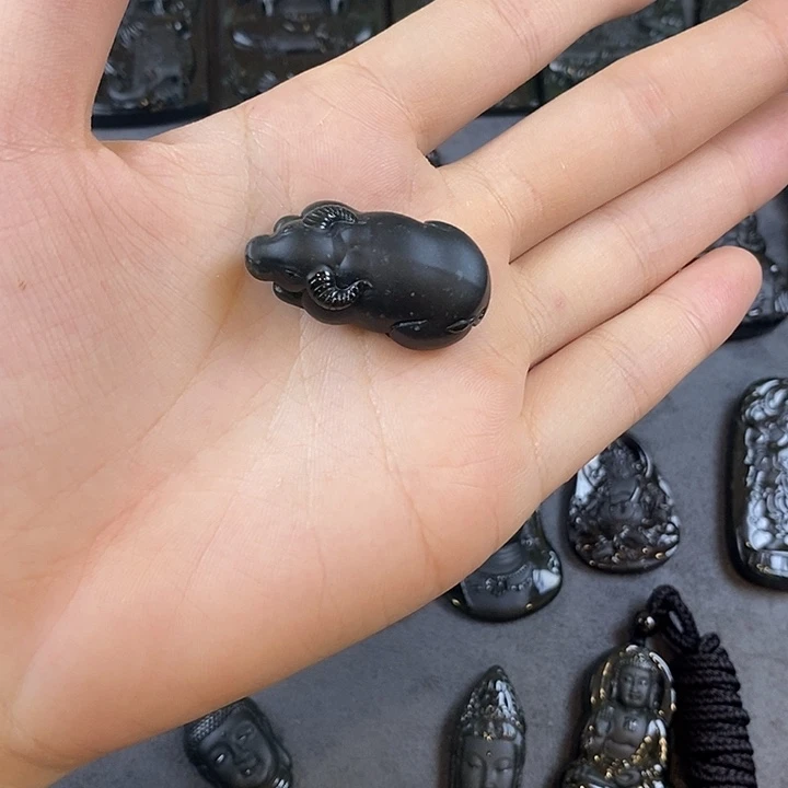 翡翠未镶嵌颈饰挂件