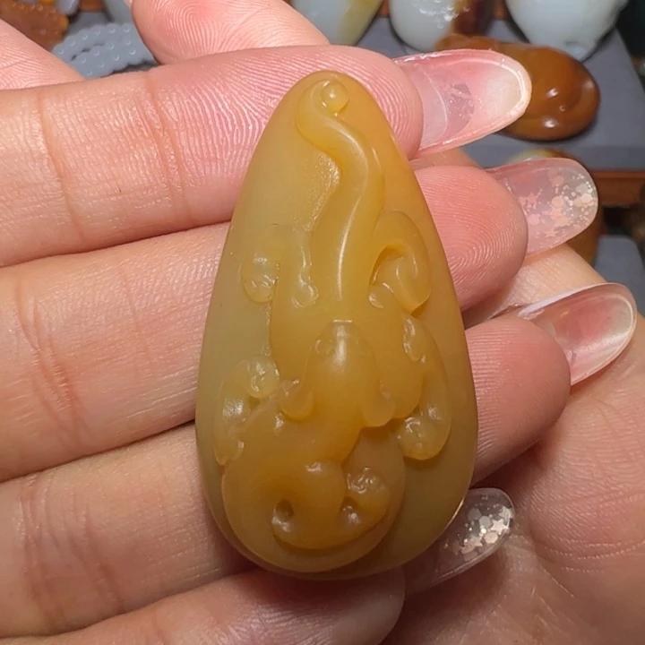羊***子颈饰未镶嵌和田玉