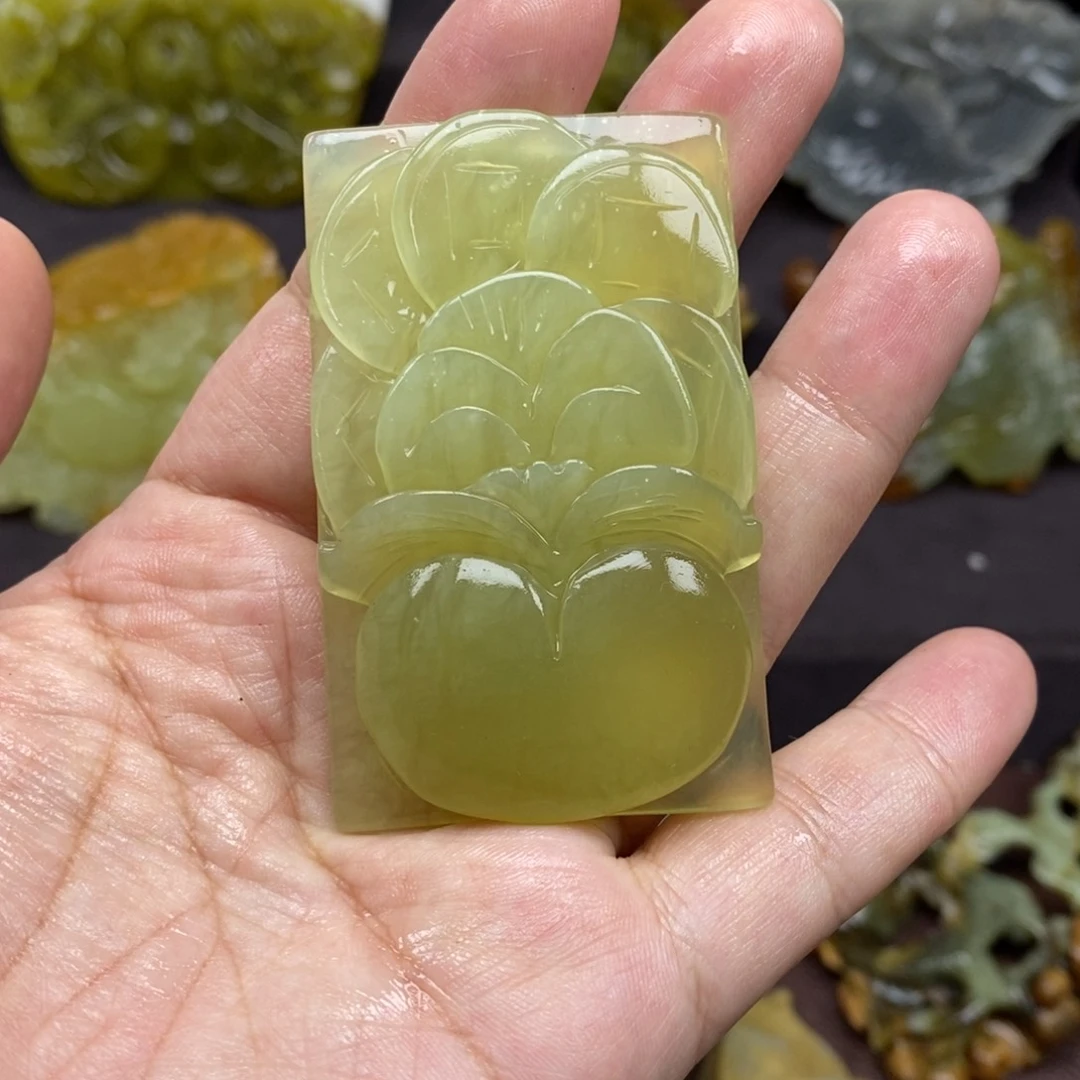 未镶嵌岫玉吊坠(赠链)