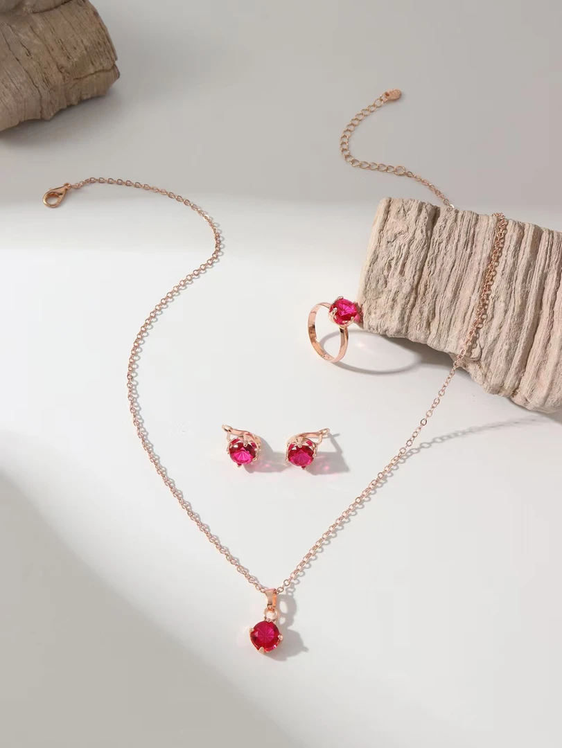 钛钢锆石吊坠 链子钛钢合成锆石吊坠时尚项链红色A15精美三件套