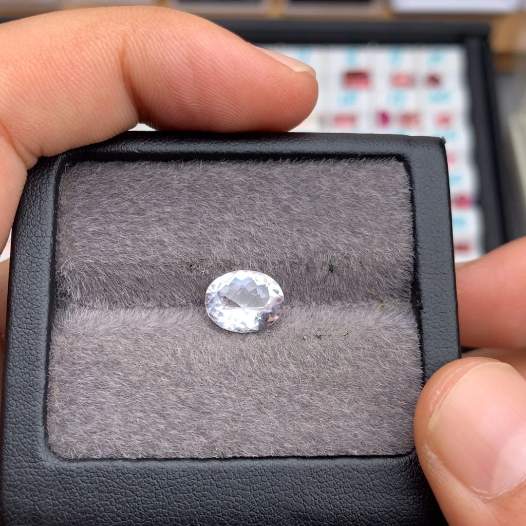 绿柱石（摩根石）裸石2.52克拉全净无暇