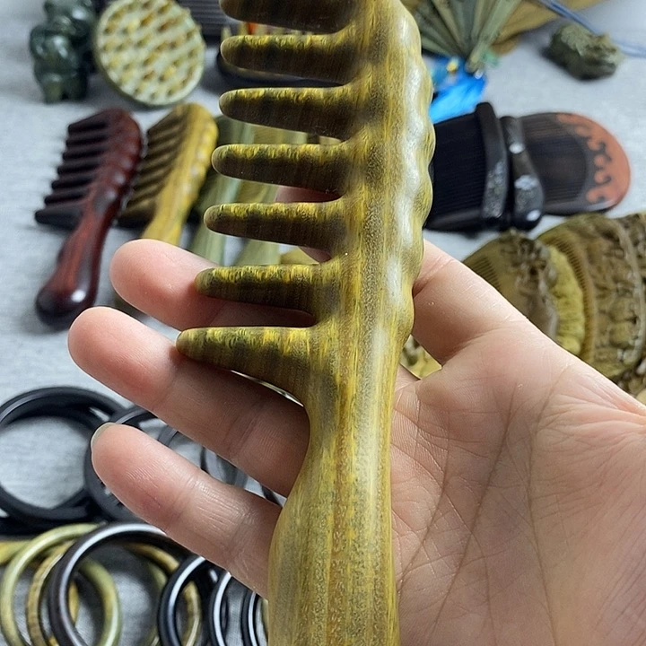 维腊木（绿檀）向*花大把梳子