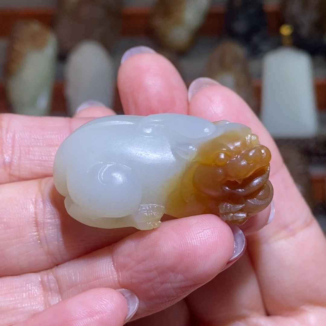 颈饰未镶嵌和田玉（糖玉）貔貅