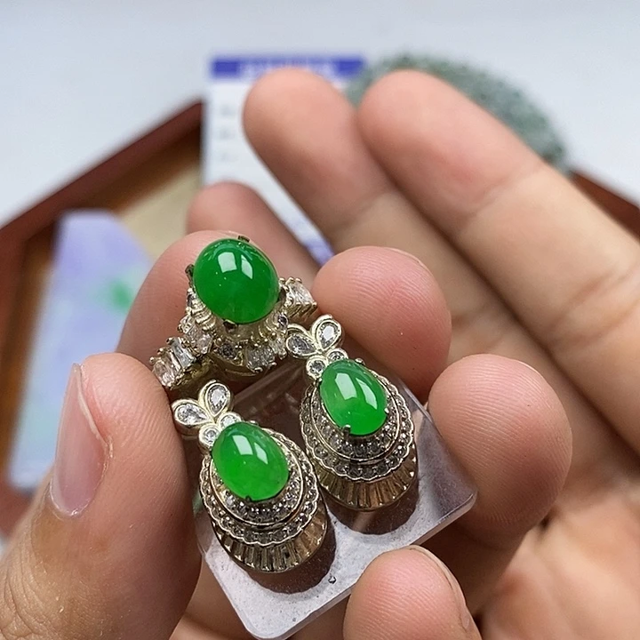 定制翡翠未镶嵌翡翠