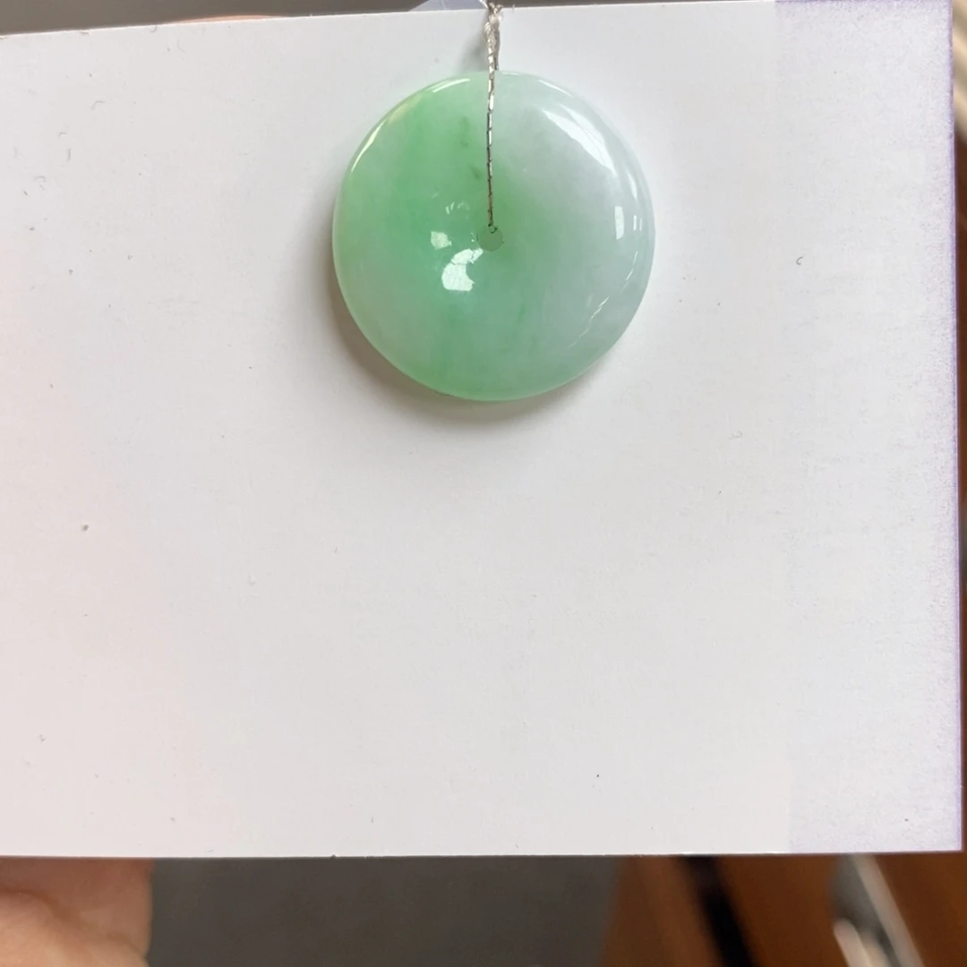 翡翠颈饰未镶嵌平安扣