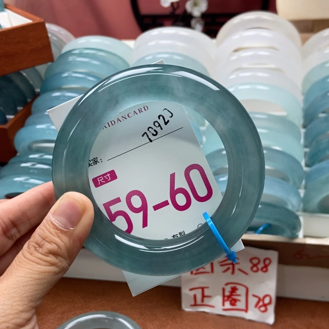 未镶嵌手镯石英质玉锦**川