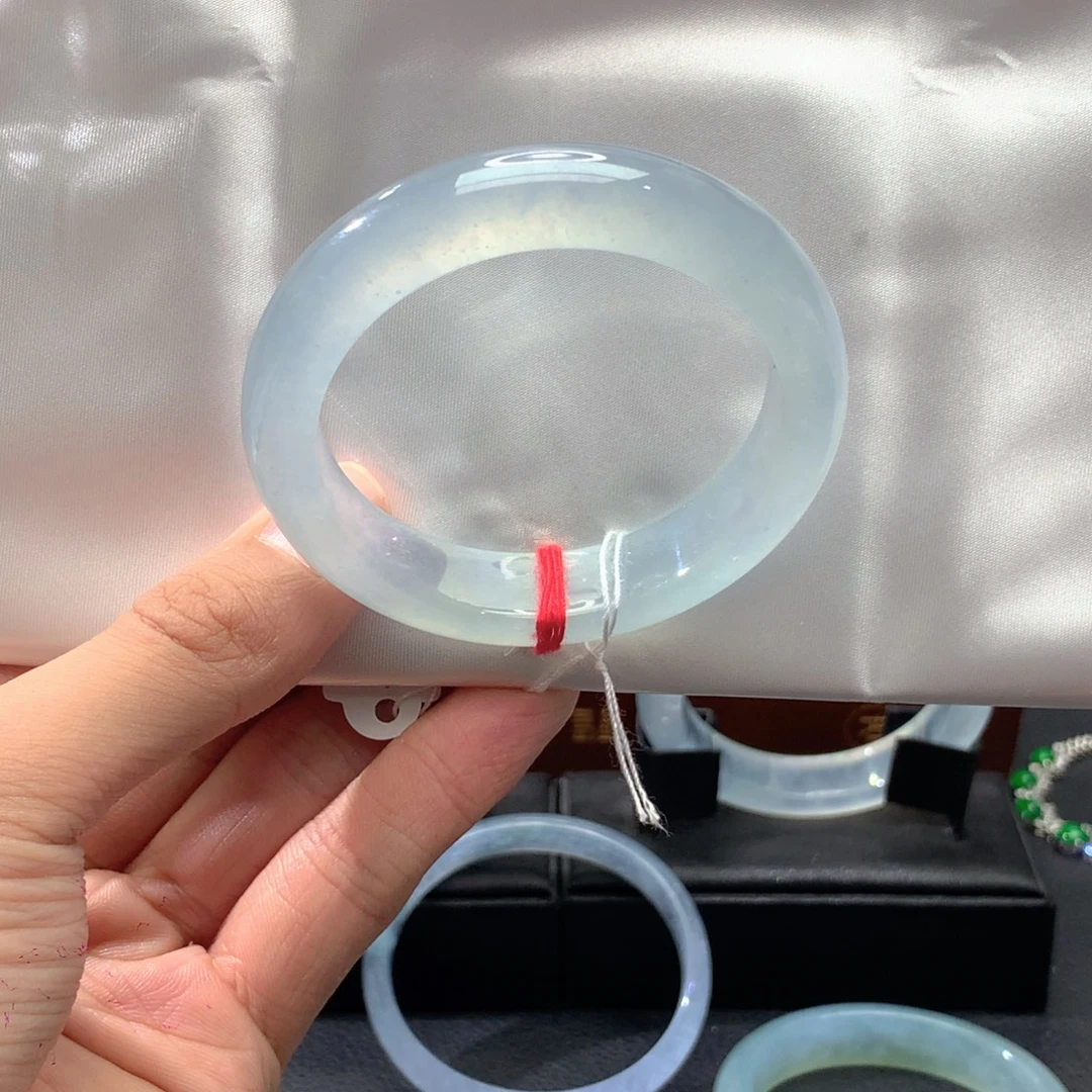 翡翠未镶嵌手镯喜欢冰蓝 强推荐